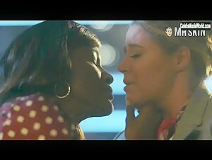 Kether Donohue and JoNell Kennedy share a steamy lesbian scene in You’re the Worst (2014-2019)