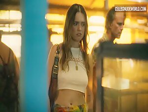 Aimée-Lou Wood shows her pokies in a sexy scene from The White Lotus (2021-2025)