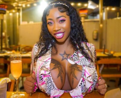 Big Butts In Action as victoriacakes catches her boyfrien with side chick and join them on a threesome level