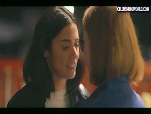 Hannah Einbinder and Lorenza Izzo get intimate in a sexy lesbian scene from Hacks (2021)