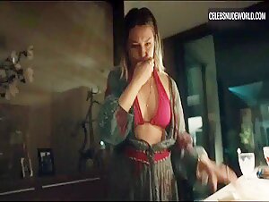 Karolina Lodyga gets fully nude as a seductive brunette intruder in Kommissarin Heller: Hitzschlag (2016)