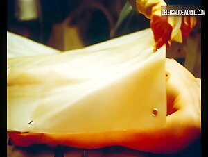Emma Stone bares her tits in a bold nude scene from Poor Things (2023)