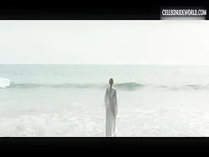 Ingrid Garcia Jonsson Ocean Swim Scene in Acantilado (2016)