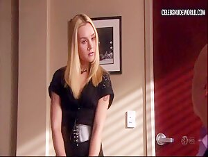 Rachel Miner shows off her perfect butt in a steamy nude scene from Californication (2007-2014)